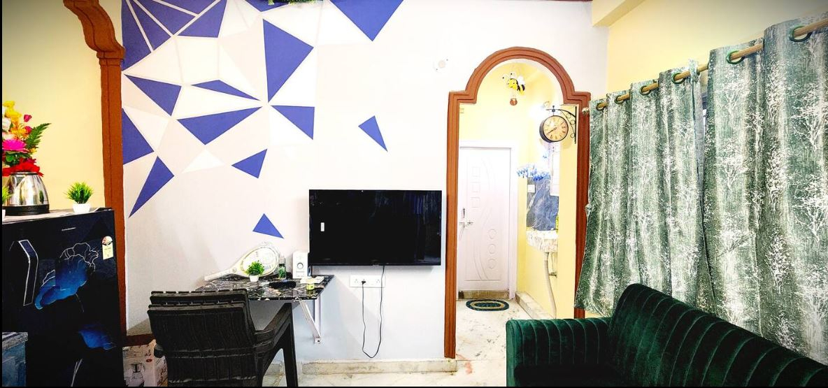 LG201 : Studio 1RK- 1st Floor, AC, Complete Kitchen, WIFI