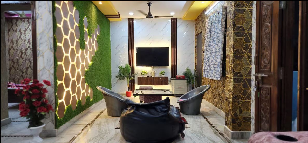 LO101 : Premium 2BHK - 1st Floor, AC, Complete Kitchen, WIFI