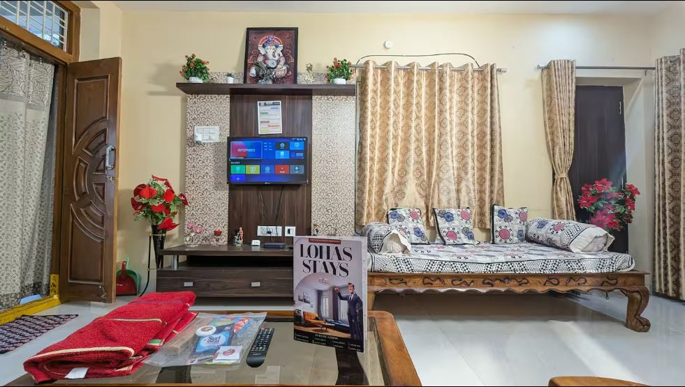 LP101 : Premium 2BHK - Lift, AC, Complete Kitchen, WIFI