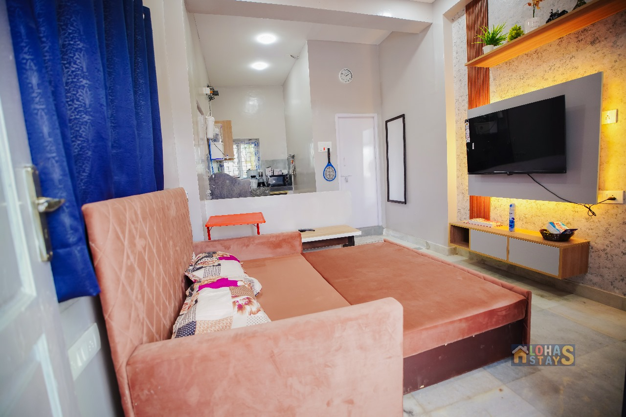 LS201 : Studio Flat - Lift, AC, Complete Kitchen, WIFI