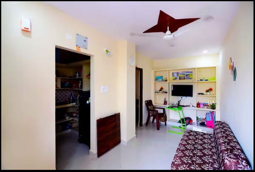 LY201 : Super 1BHK - 2nd Floor, AC, Complete Kitchen, WIFI