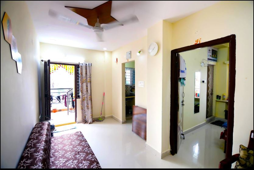 LY301 : Super 1BHK - 3rd Floor, AC, Complete Kitchen, WIFI